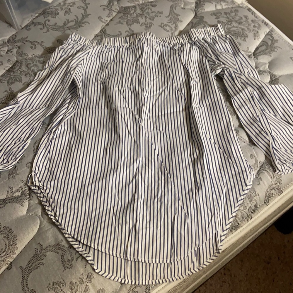 Off tne shoulder top ✨3 for 20